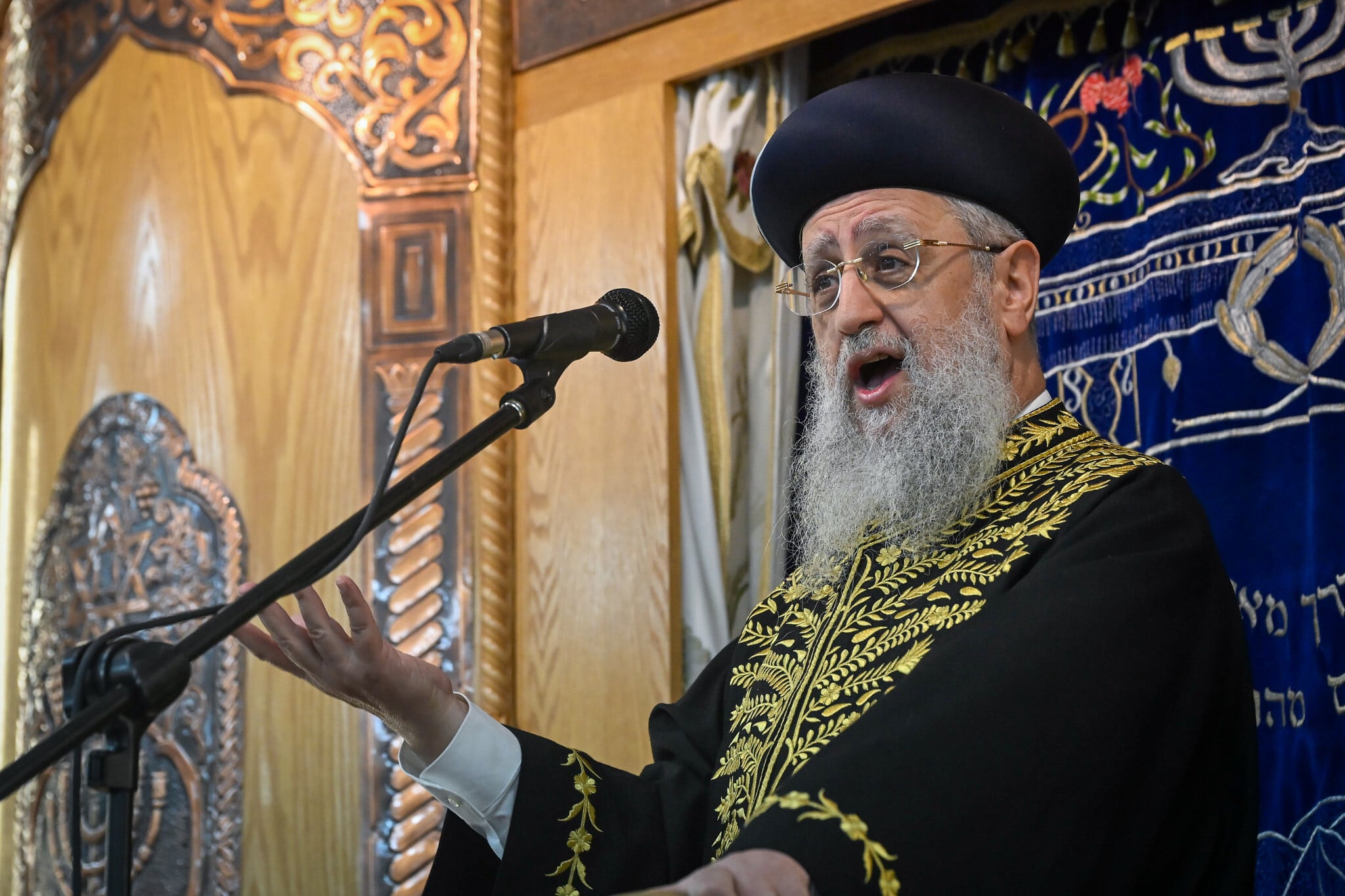 TikToker dressed as chief rabbi stirs confusion at independence event