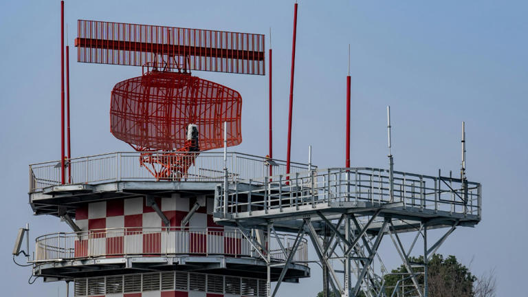 FAA plans to replace hundreds of aging radar systems in modernization push
