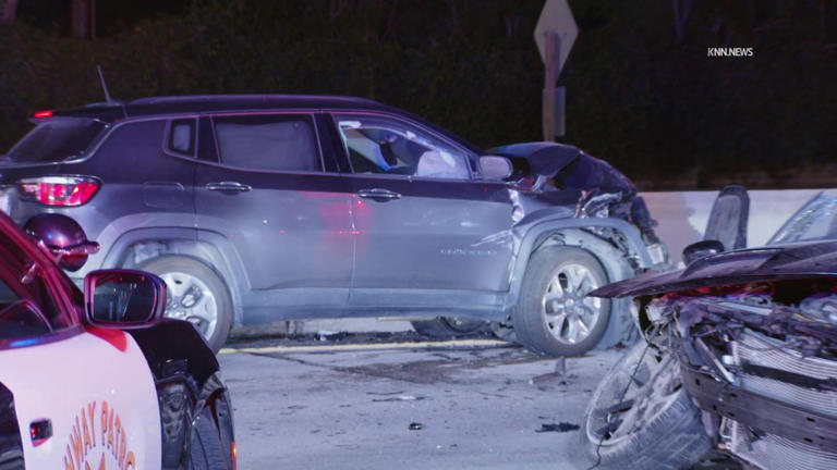 Massive deadly crash shuts down 101 Freeway as horrific pictures show ...