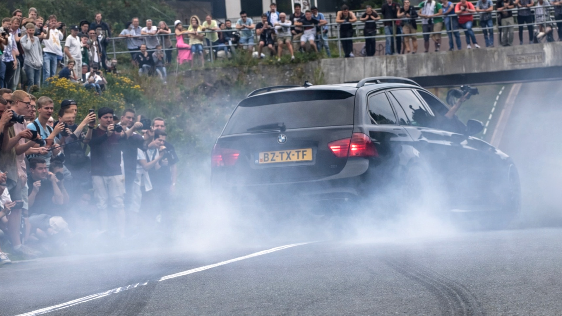 BMW wagon nearly loses control during burnout in front of the crowd