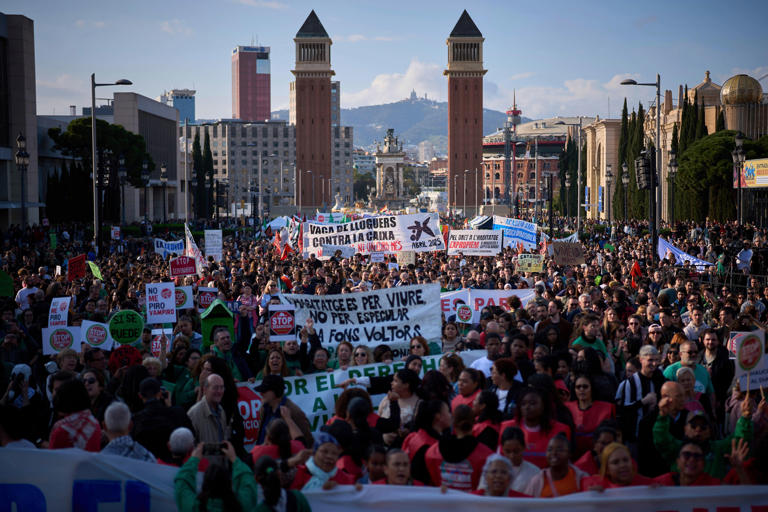 Spain approves €7bn plan to tackle soaring rents and housing crisis