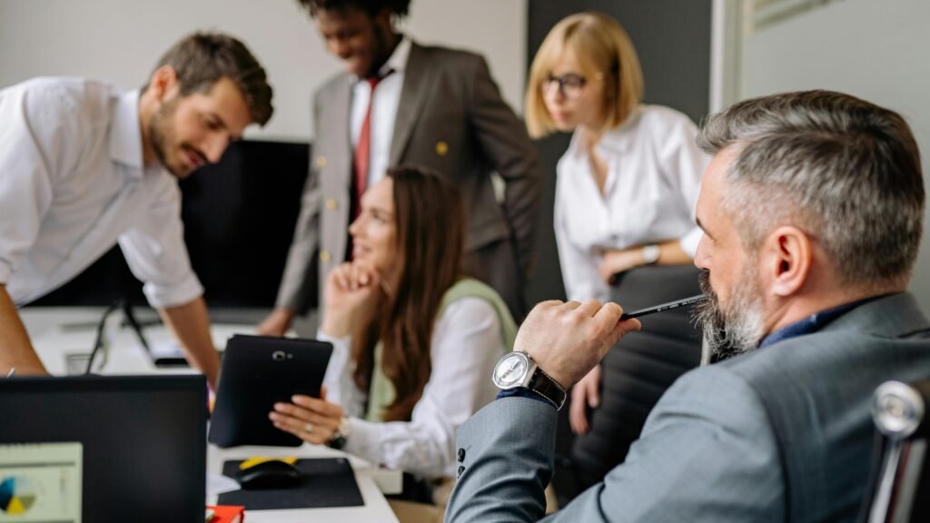 Why smart men are moving away from traditional 9-5 jobs