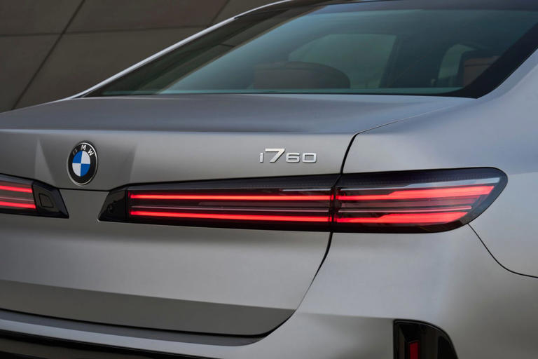 View exterior photos of the 2027 BMW i7