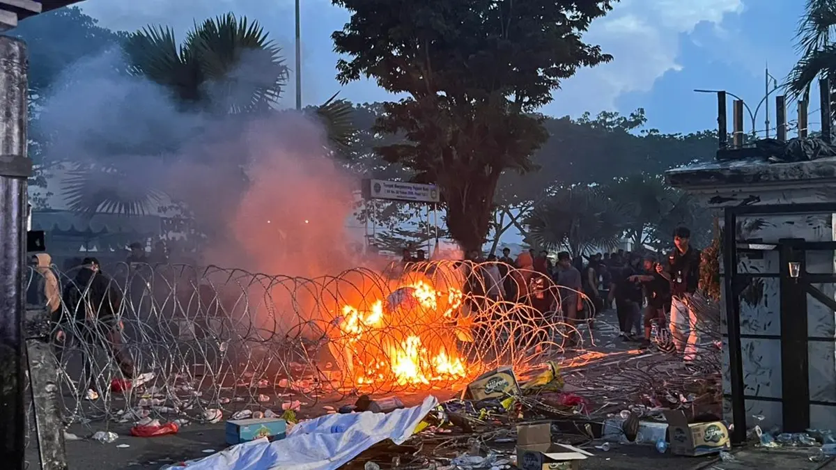 Kontroversi Gubernur Kaltim Rudy Masud yang berujung kericuhan demo ...
