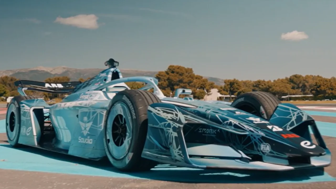 Formula E’s most powerful electric race car yet hits whopping 208 mph ...