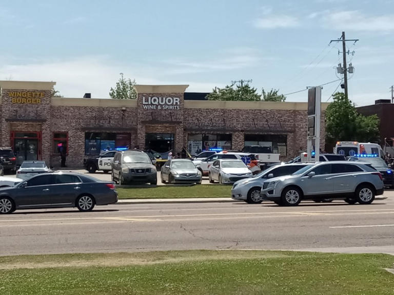 One killed in shooting at Jackson liquor store