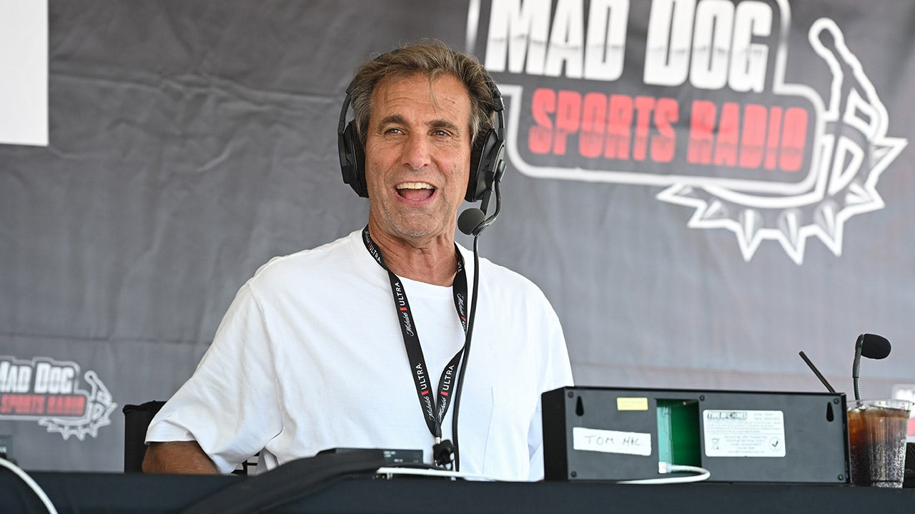 Chris 'Mad Dog' Russo takes issue with 'USA' chants as Scottie ...
