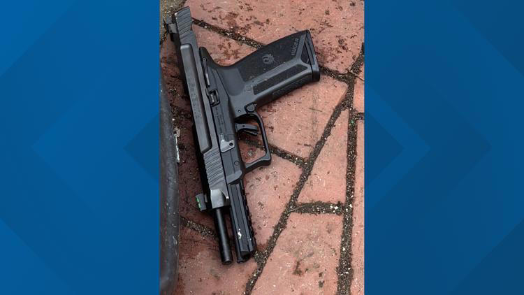 Man who pointed gun at cops was wearing bulletproof vest, DC police say