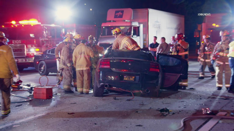 Massive deadly crash shuts down 101 Freeway as horrific pictures show ...