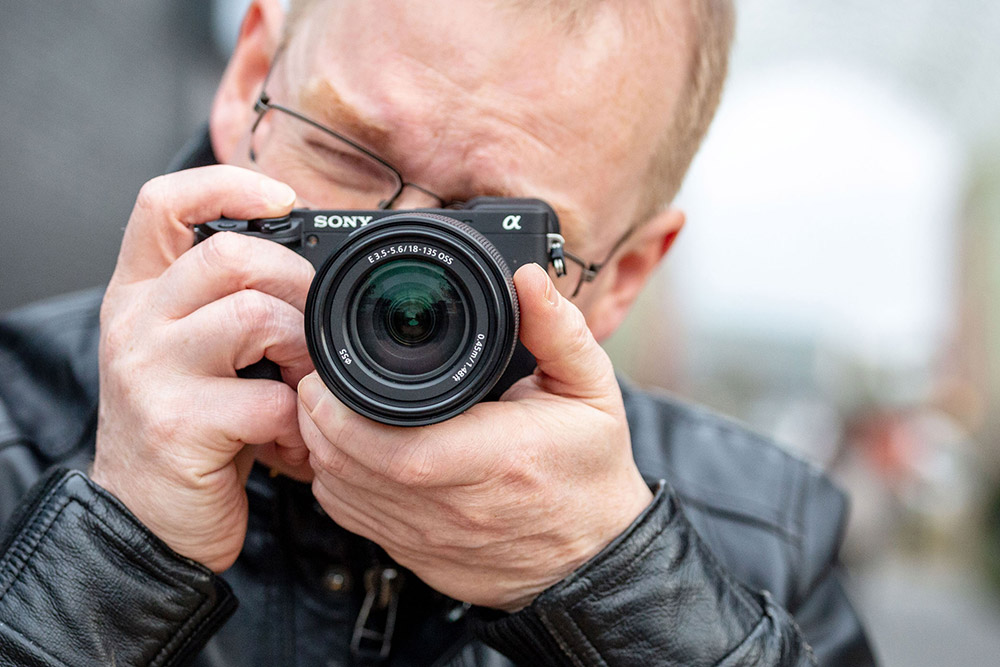 Charming little Sony camera lets you change lenses and is cheaper than ever