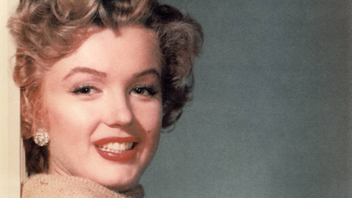 Discover Marilyn Monroe's life through rare photos in new biography for ...