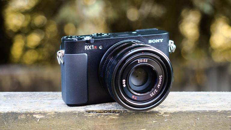 Famous 61MP compact camera wins award as standout choice for pros ...