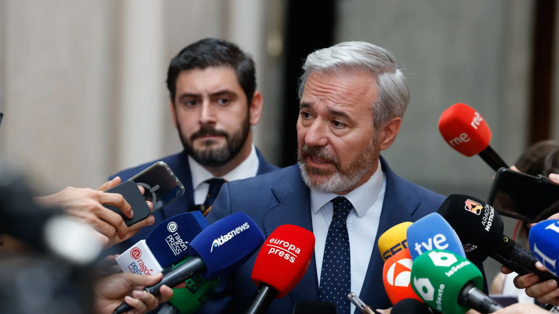 Azcón, sobre el pacto de Gobierno con Vox en Aragón: "La prioridad ...