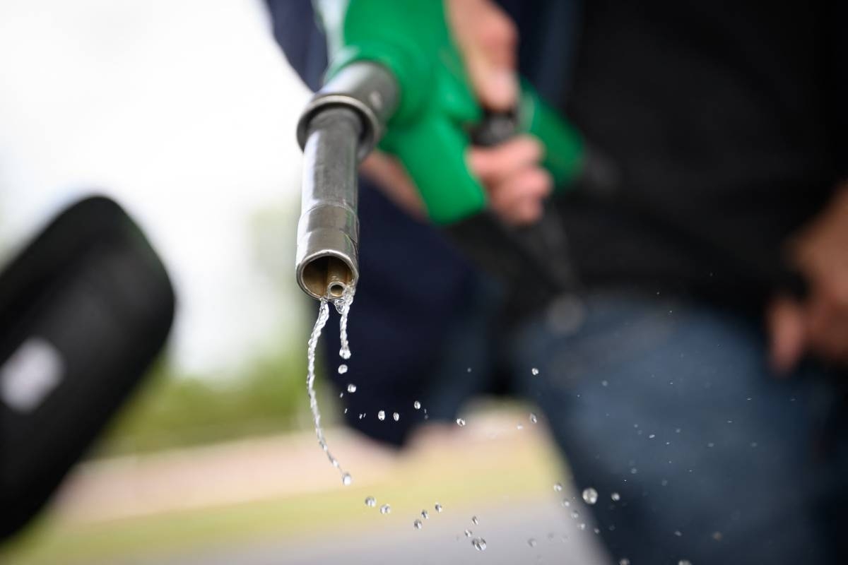 Oil prices rise on uncertain prospects for US-Iran ceasefire
