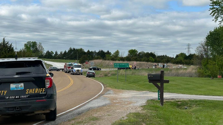 Emergency crews respond to multi-vehicle crash on US 54