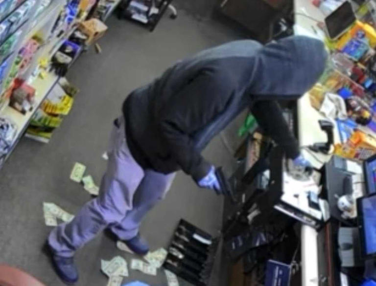 Store clerk shot during robbery at Upstate gas station, police say