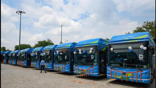 Delhi transport minister seeks staff feedback for electric bus route plan