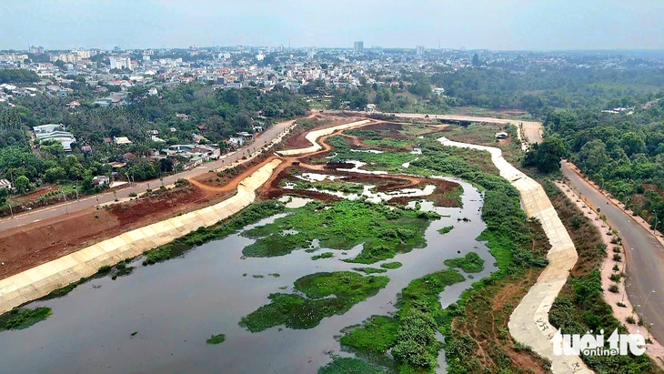 Doanh nghiệp thừa nhận tự ý múc đất lòng hồ đem bán