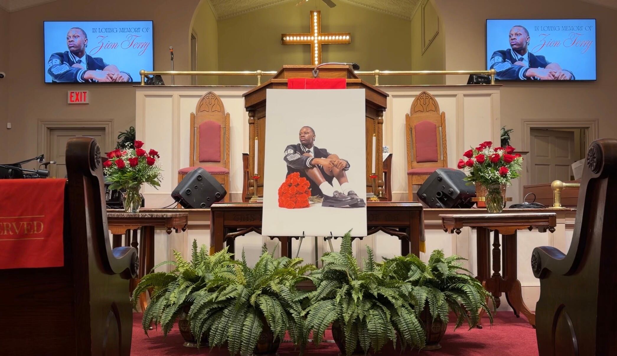 Community gathers to remember teen killed in Highland Park shooting