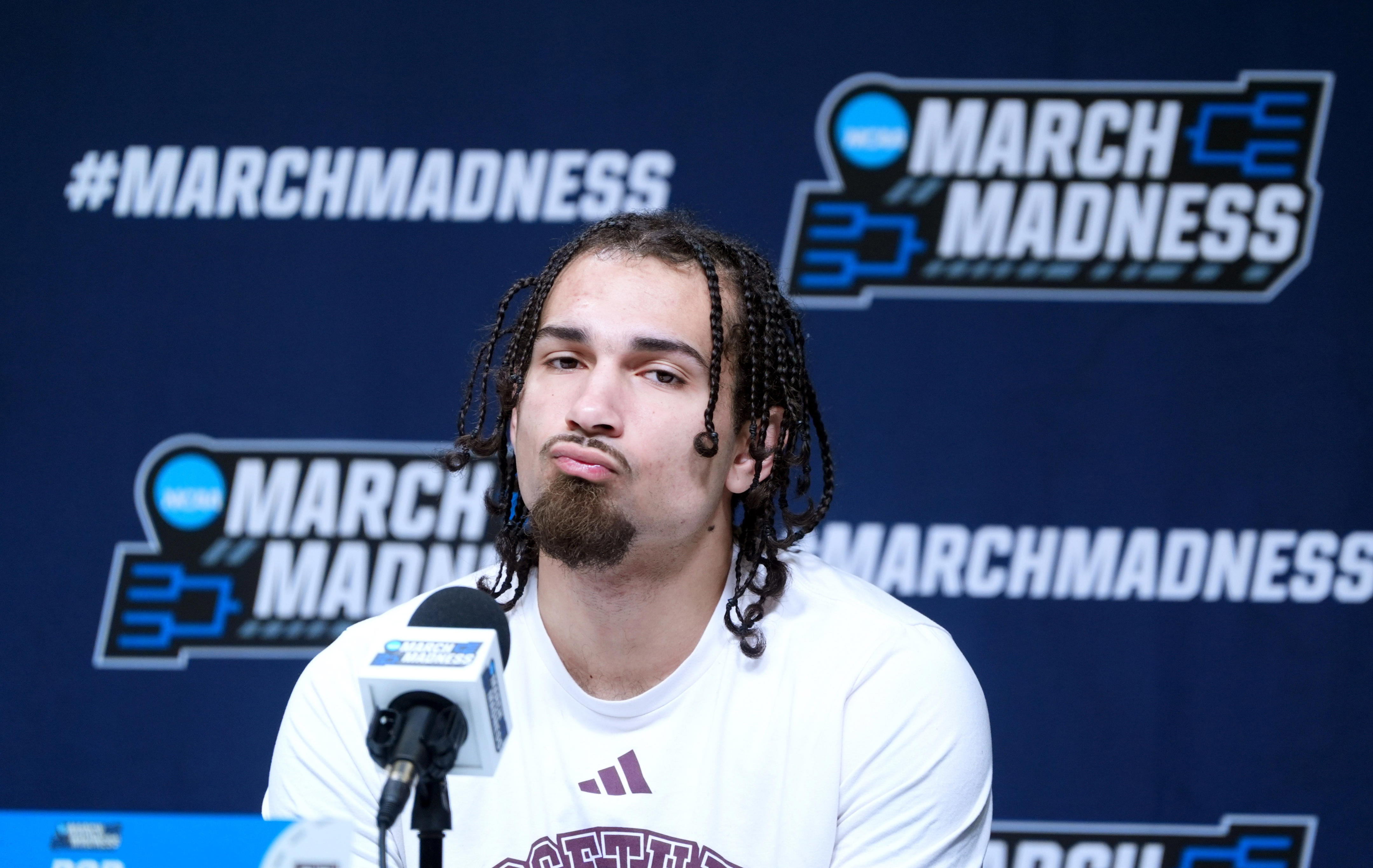 Former Texas A&M guard commits to conference rival