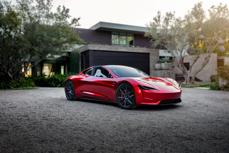 Elon Musk pushed back the launch of the Tesla Roadster again
