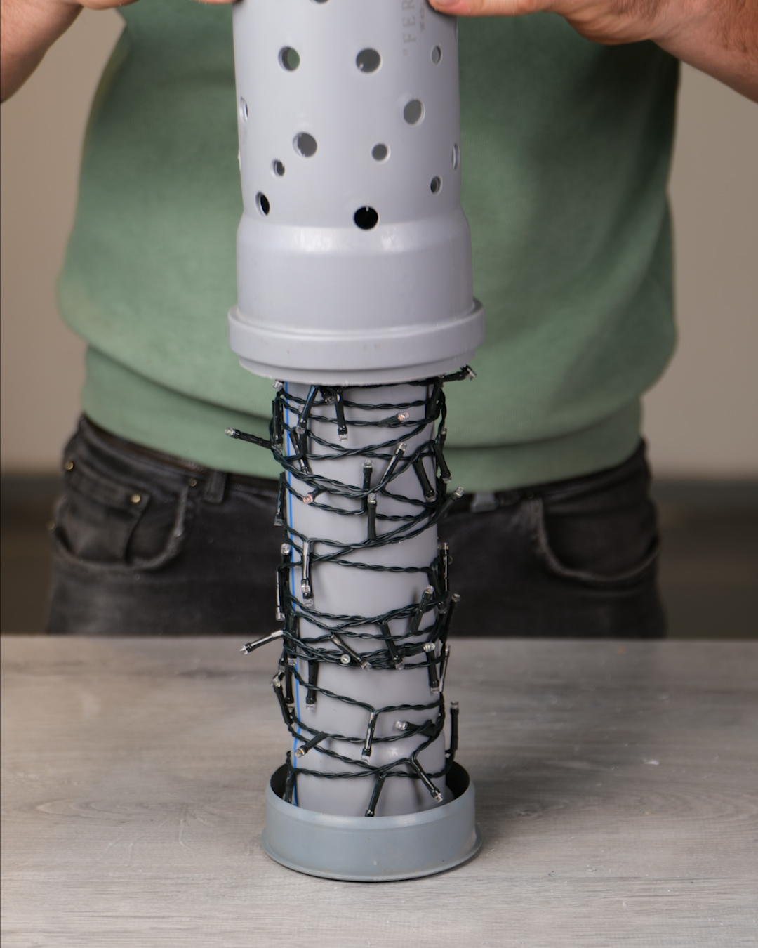 DIY návod: Jak si vyrobit lampu z PVC trubek