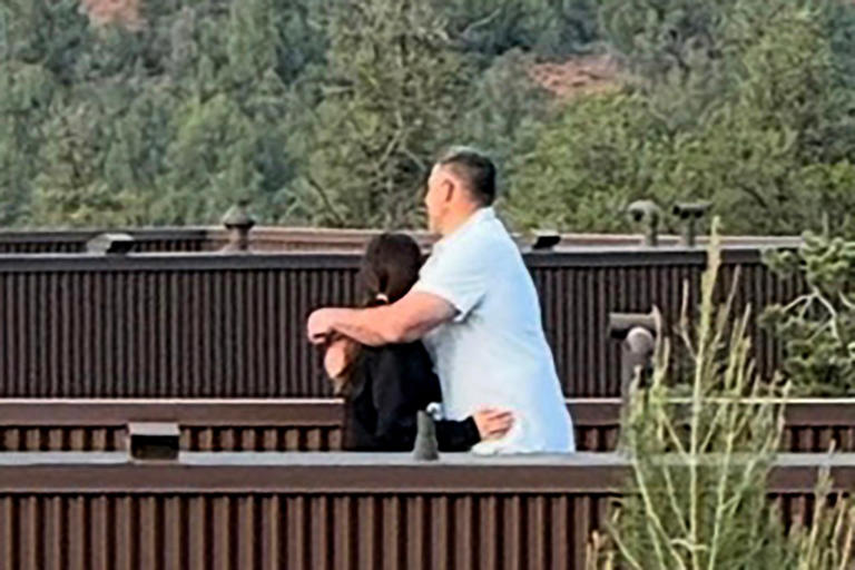 New photos show Dianna Russini and Mike Vrabel having breakfast 'alone' at  Arizona resort