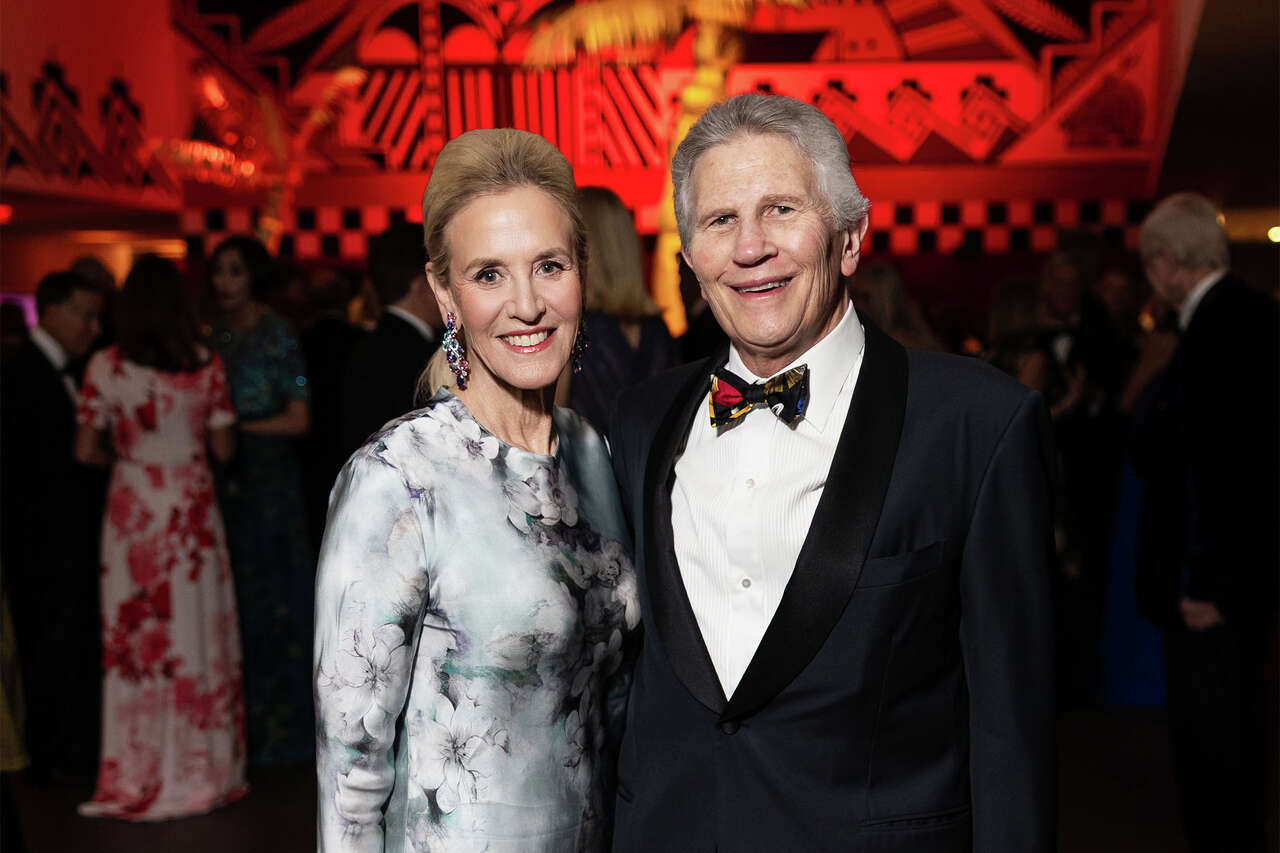 At swanky party, San Francisco institution pulls in a record $2.38 million