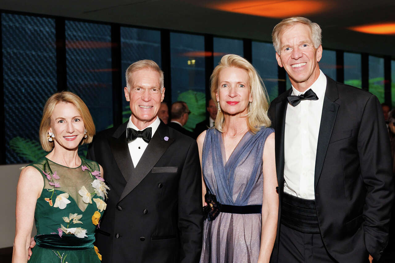 At swanky party, San Francisco institution pulls in a record $2.38 million