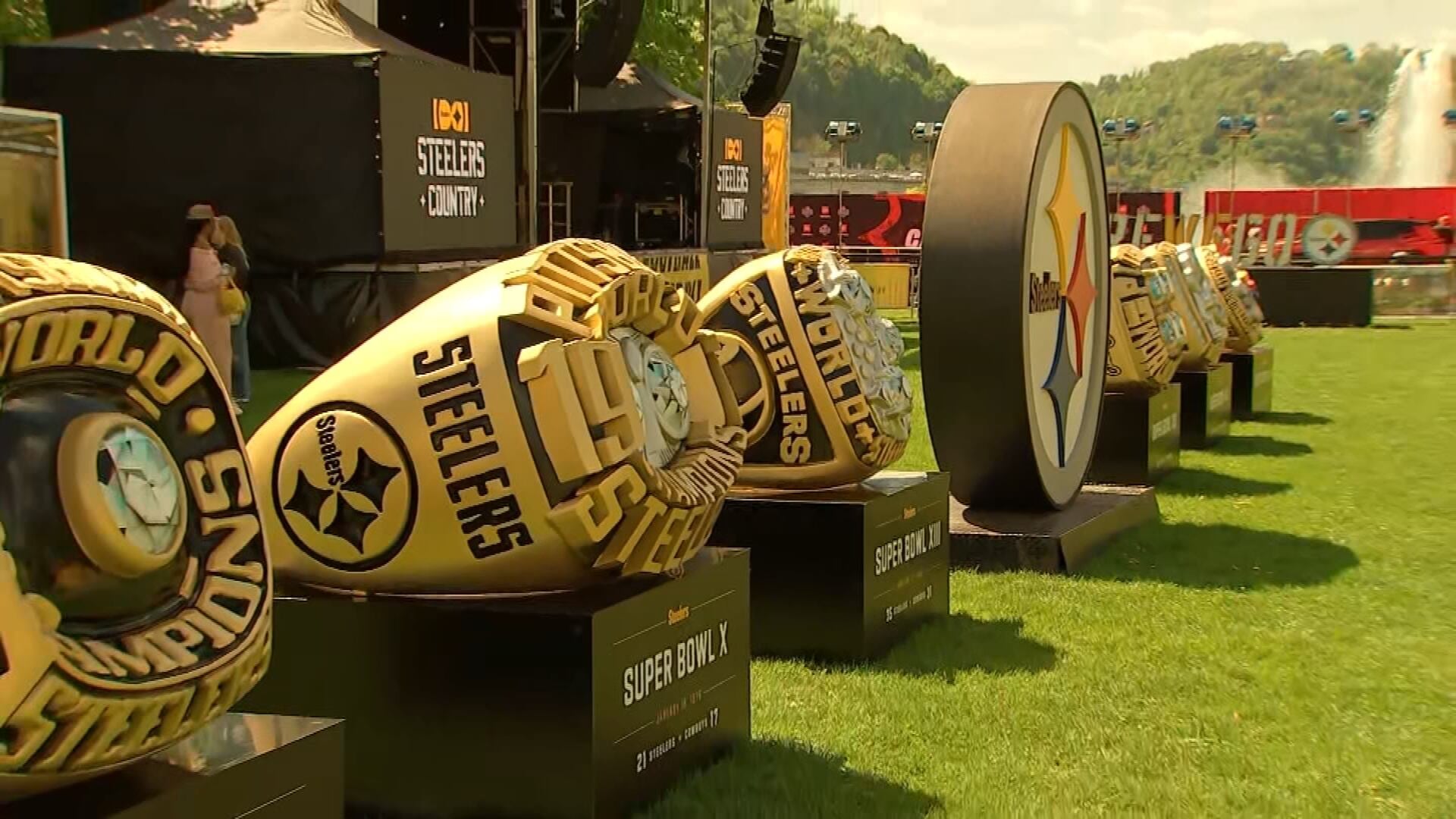 Behind the scenes of the fan experience of the NFL draft