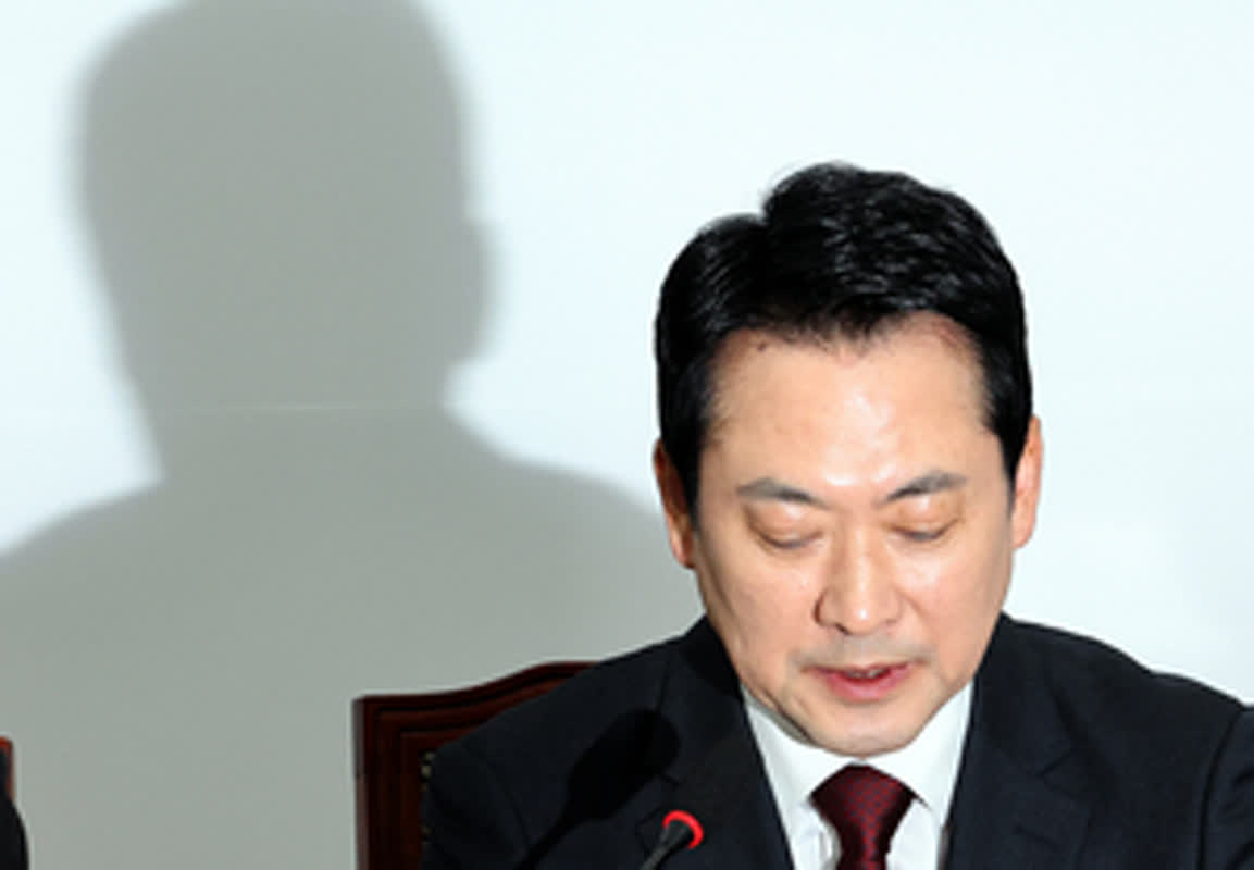 국민의힘 지지율 창당 이래 최저치인 15%로 급락, 이재명 대통령 형사처벌 남발 지적과 법무부의 해명, 화물노동자 사망 사건과 노동계 반발