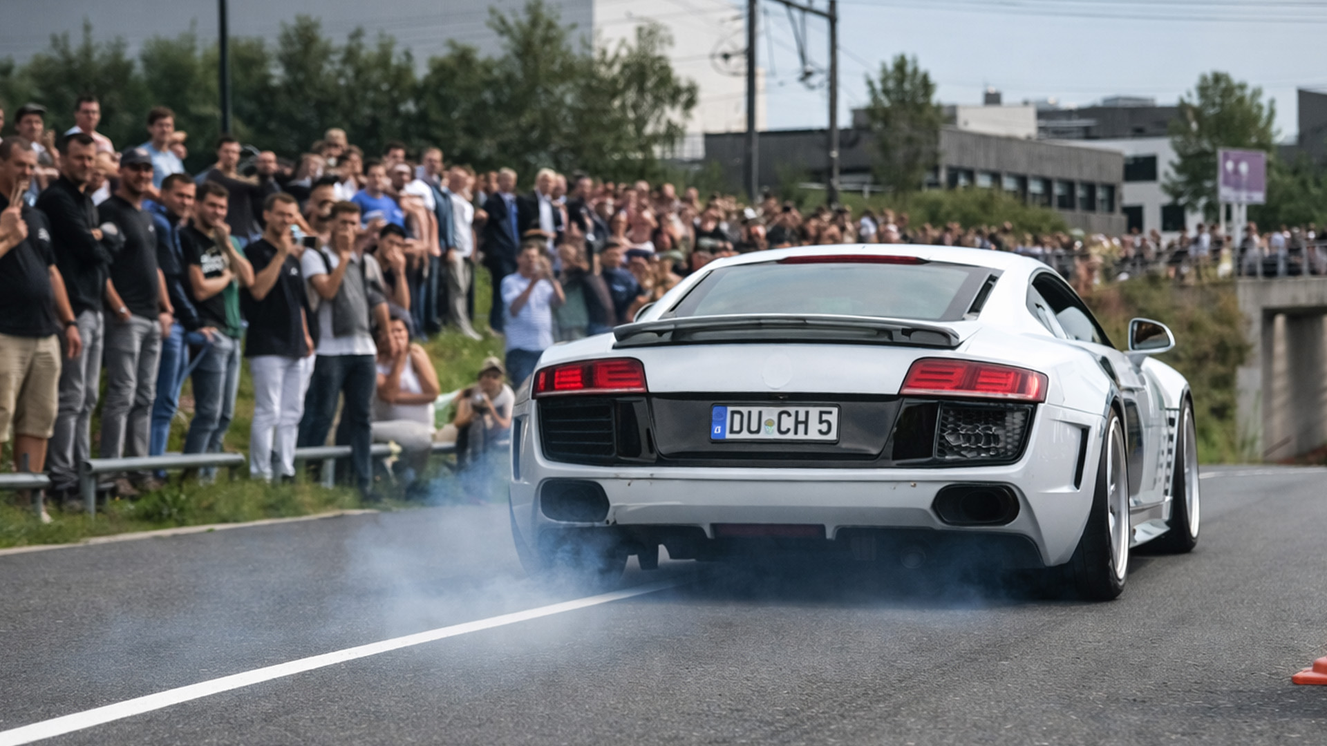 Loud Audi R8 revving aggressively in the middle of a crowd