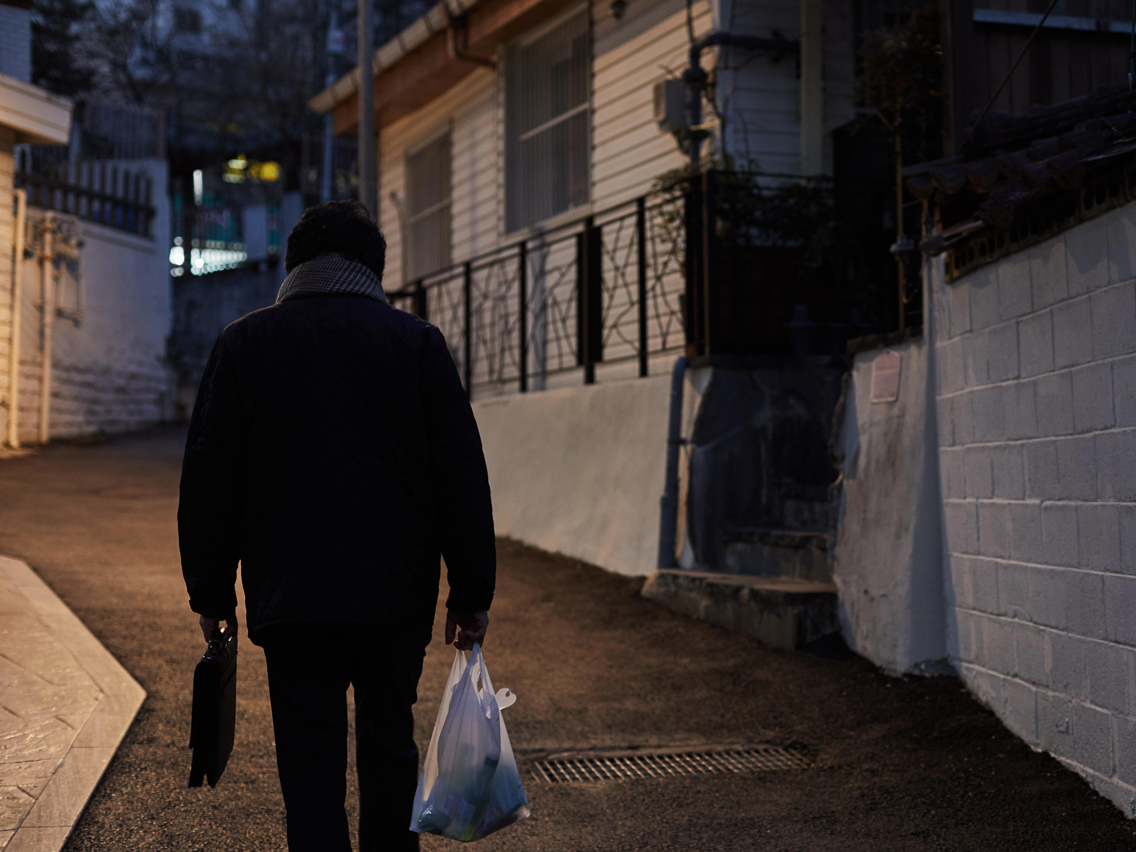 I'm 40 and $300,000 in debt after my startup failed. I'm living on $10 a day in South Korea.