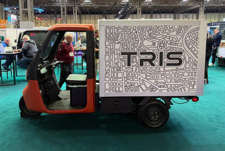 Fiat to bring tiny, three-wheeled Tris truck to UK next year