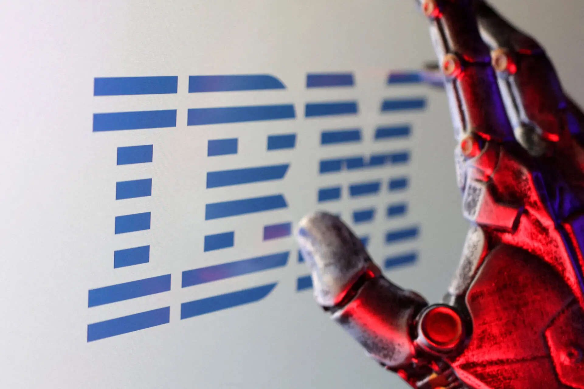 US stock market: IBM shares slide after software weakness clouds Q1 results