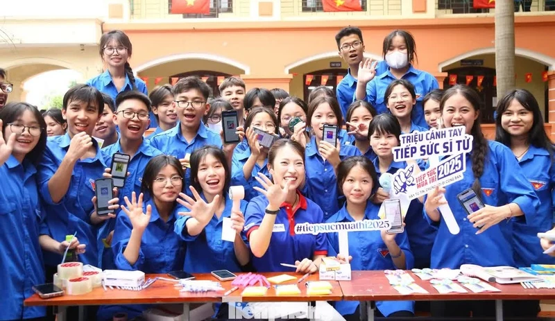 Podcast chia sẻ cùng sĩ tử, gỡ rối áp lực mùa thi