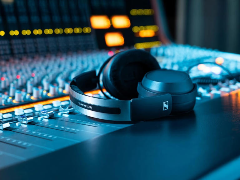 Sennheiser HD 480 Pro is a comfortable win for creators who wear glasses
