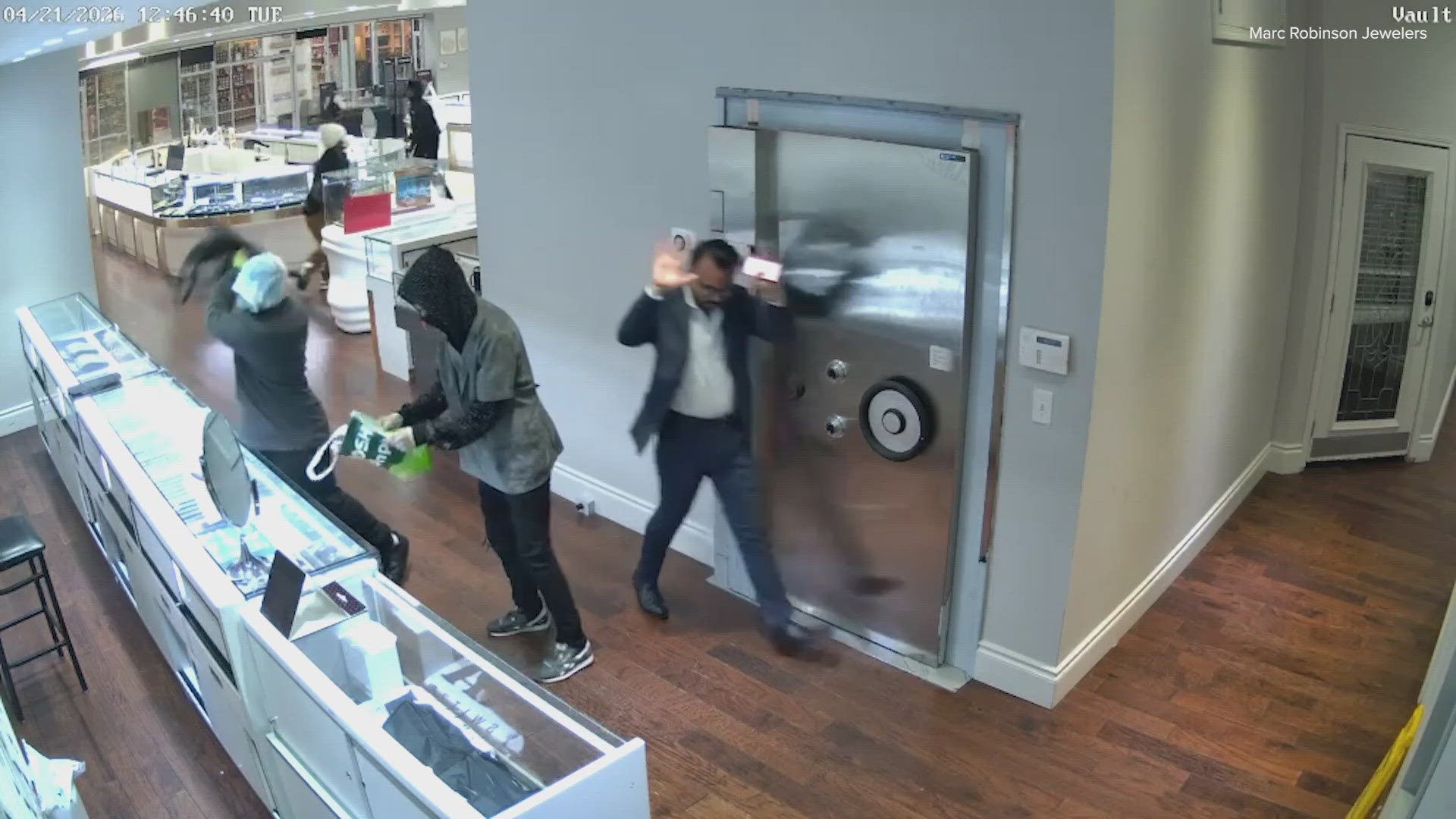 Round Rock jewelry store robbery caught on camera