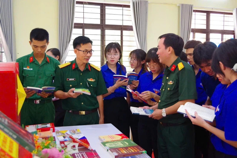 Trung đoàn 271 hưởng ứng Ngày Sách và Văn hóa đọc 2026