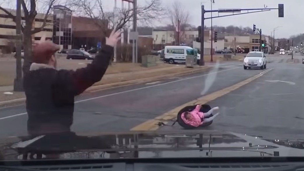 A little girl fell into traffic from a moving car - the footage is hard ...