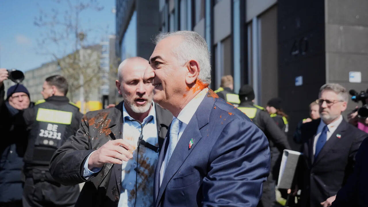 Reza Pahlavi attacked with red liquid in Berlin following news briefing