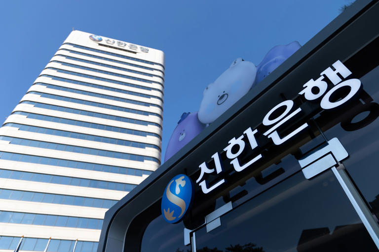 KB, Shinhan post record Q1 profits