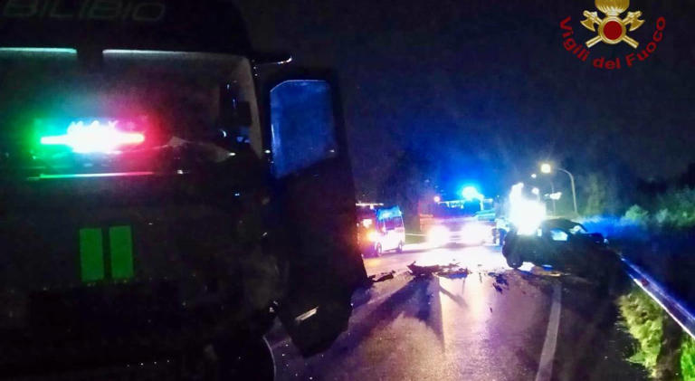 Incidente tra camion e auto nella notte: morto un 50enne rimasto ...