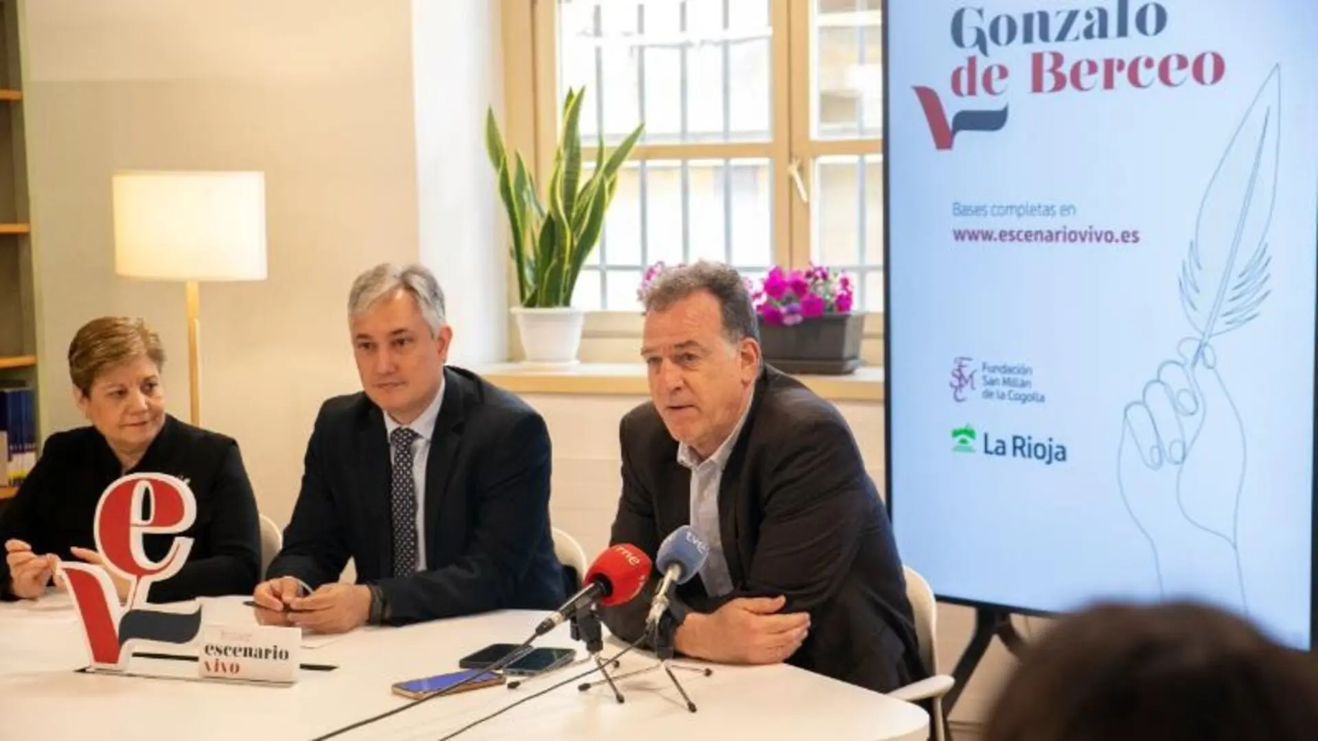 Gabriel Insausti gana el II Premio Internacional de Poesía Gonzalo de ...