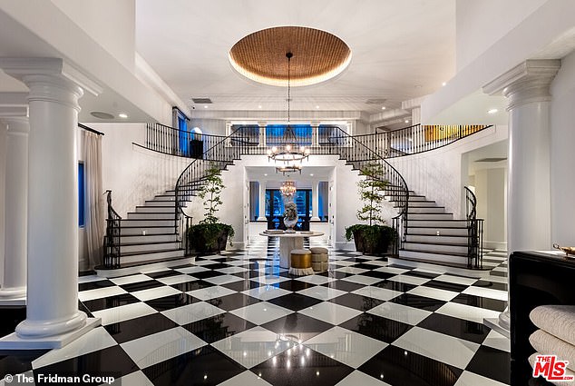 Report: Details in photos of Kardashian mansion Kris Jenner can't sell