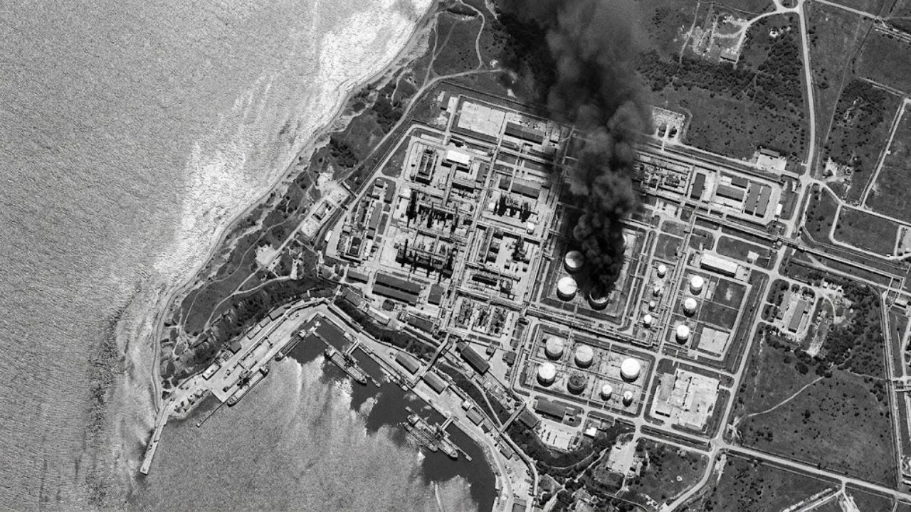 Ukrainian drones just cut Russia's oil exports by 2 million barrels per ...