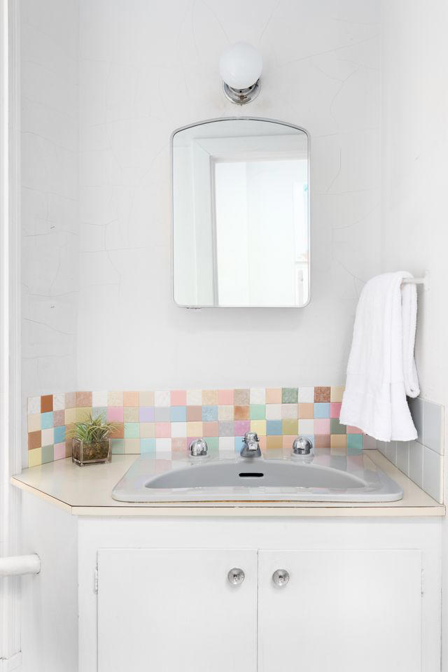 10 bathroom décor mistakes that make small spaces feel even more cramped