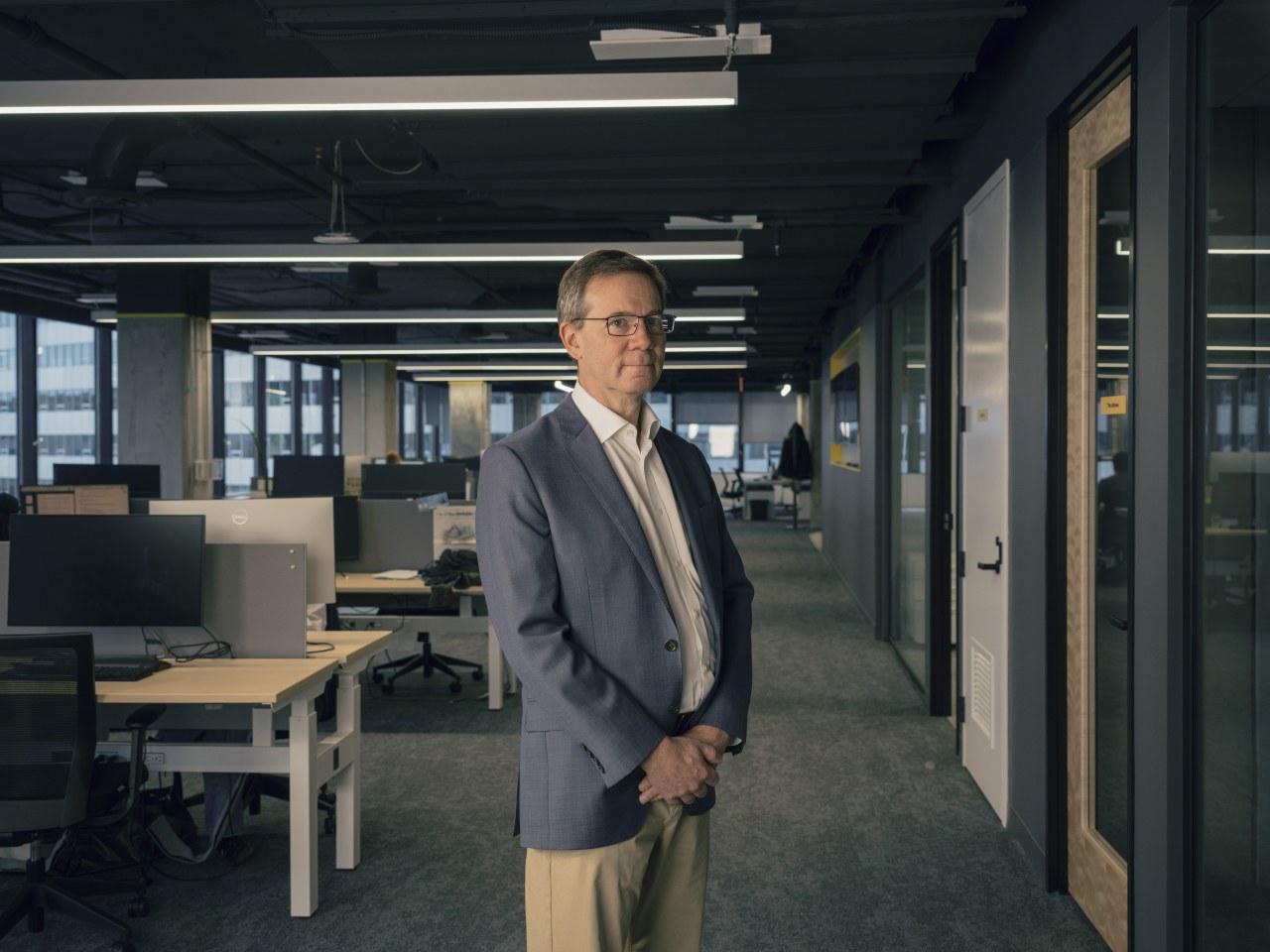 The billionaire trying to build the 'next great Washington newsroom'