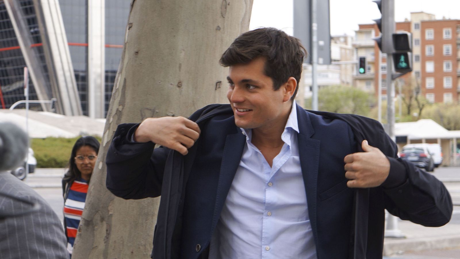 El PSOE acusa al PP de financiar a Vito Quiles y de cederle el despacho ...