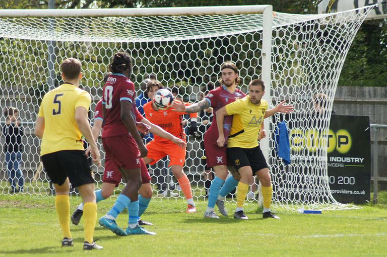 Boss Tyler Chambers happy with 'underdogs' tag as Horley Town close in ...